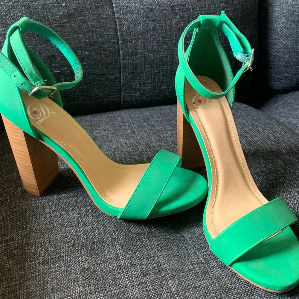 Heels - Picture 3 of 3